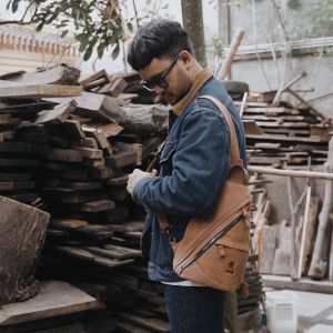 Selempang Backpack Kulit Sapi Crazy Horse Klasik Anti Mainstream Waterproof Resleting Tertutup