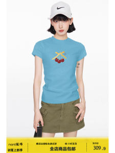 เสื้อยืดแขนสั้นทรงเข้ารูปสีม่วงลายส้มสำหรับผู้หญิงในช่วงฤดูร้อนปี 2025 คอกลมแขนสั้นทรงเข้ารูปแฟชั่นระบายอากาศได้ดี