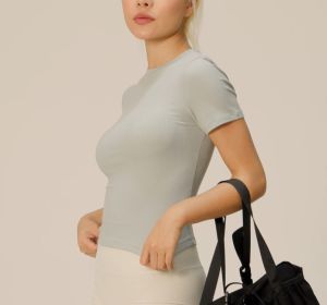 Di chuyển đào thể thao tay ngắn cho phụ nữ Modal gân vải T-Shirts hình tâng bốc ôm vừa hàng đầu thân thiện với da bền ổn định độ co giãn cao mềm mại thoáng khí không trọng lượng chạy Yoga Pilates tập thể dục mặc hàng ngày ATT
