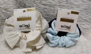 Scunci x Kelsey Anderson Original Scrunchie 2pcs Satin Hair Scrunchies Gentle Hold Hair Tie Ponytail Holder