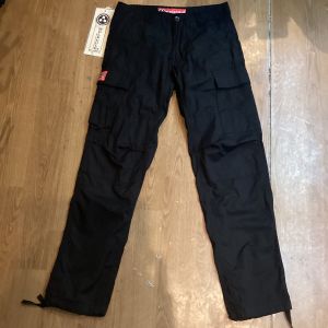 (พร้อมส่ง)MOLECULE กางเกงขายาวโมเลกุล แท้ รหัส55003 ทรงขากระบอกเล็ก(ขาสลิม) ผ้าก้างปลา ผ้าบางเบา ใส่สบาย กก.ขายาวคาร์โกผู้ชาย molecule pants .