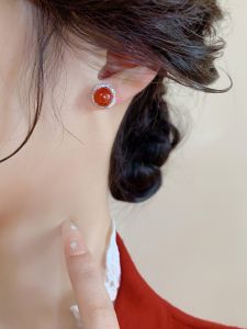 ต่างหูห้อยหินแมนีลาสีแดงสำหรับผู้หญิง เงินแท้ รูปแบบย้อนยุค ต่างหูห้อยระดับไฮเอนด์ ฤดูใบไม้ร่วง/ฤดูหนาว ต่างหูแบบหมุดใหม่