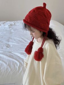 หมวกถักนิตติ้งสำหรับเด็กผู้หญิง ฤดูใบไม้ร่วง/ฤดูหนาว ทรงสุดเก๋ ปกป้องหู อบอุ่น หมวกสีแดง เครื่องประดับแฟชั่นสำหรับเด็ก
