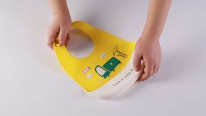 ผ้ากันเปื้อนเด็ก รูปลักษณ์ซิลิโคน และมีถาดรอง อัพเดทผ่านสมาร์ทเทคนิคปลอดภัยสำหรับเด็ก ผลิตจากซิลิโคน Food Grade ถูกพร้อมสำหรับเด็ก