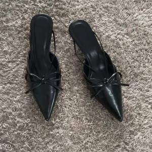 New Fashion Design Butterfly-Knot Pointed Toe Low Thin Heels Mules Slippers Women Pumps Shallow Slingback Sandal Female Shoes