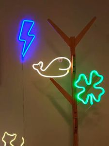 Đèn LED NEON Treo Tường  Đèn Ngủ Trang Trí Dùng Pin Và USB Nhiều Kiểu Dáng Màu Sắc Trang Trí Phòng Ngủ Siêu Đẹp