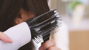 Lược điện TESCOM NBIC32 – Vừa sấy vừa tạo kiểu tóc bổ sung ion âm thương hiệu Nhật Bản sản xuất tại Trung Quốc