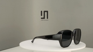 Kacamata Hitam Wanita Pria Korea Fashion Polarized Frame Hitam Klasik UV400 Proteksi