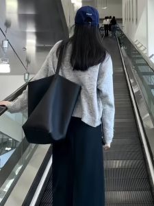 ระดับไฮเอนด์ นุ่ม หนัง กระเป๋าทรงถัง ผู้หญิง กระเป๋าถือไหล่เดี่ยวลายลิ้นจี่กระเป๋าเดินทางรักแร้กระเป๋าโท้ทความจุขนาดใหญ่