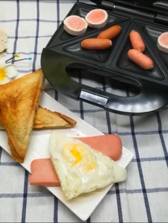 Sonifer Bread Toaster Sandwich Maker press pan and Electric Panini Press  with Non-stick plates 750W Breakfast Maker Snack Maker LED Indicator Lights 