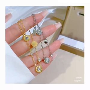 Lắc Tay Titan phong cách hiện đại và trẻ trung Không Đen Không Rỉ Sét Vĩnh Viễn