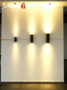 🔥COD🔥โคมไฟติดผนัง LED ไฟตกแต่งกลางแจ้งเปลี่ยนได้ E27 หลอดไฟ IP65 กันน้ำ ไฟแต่งสวน โคมไฟติดผนังสองทิศทาง โคมไฟเสาบ้าน ไฟทางเดิน กลางแจ้งสำหรับลานระเบียงระเบียงไฟกิ่งภายนอก ไฟคริสต์มาส