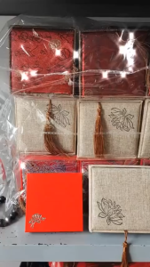 Hộp Gấm Đựng trang sức Vòng Tay - Trầm Hương