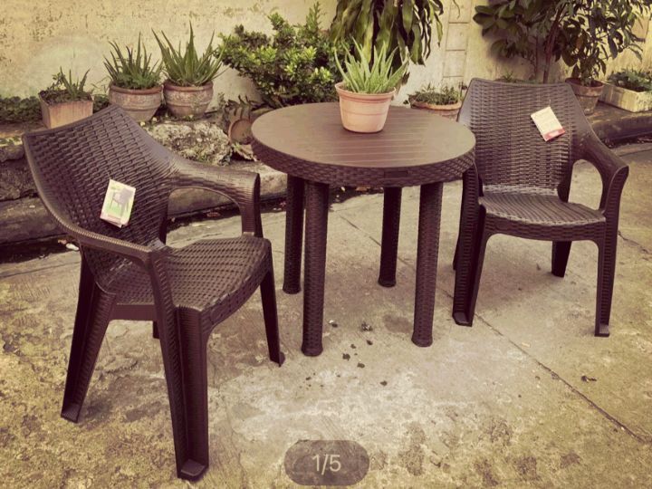 RATTAN DINING SET ARMCHAIR ROUND TABLE