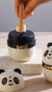 Ống tăm bấm gấu trúc (5013). Hộp đựng tăm bấm kiểu dáng nhỏ gọn bắt mắt.