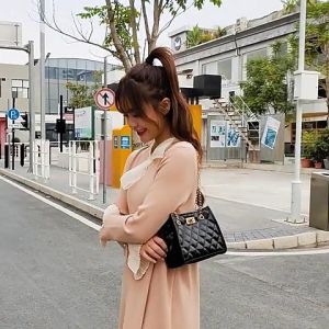 LH.Bigsiz พิกัดของดีทางนี้เลยจ้าา กระเป๋าแฟชั่นสะพายข้างสำหรับตัวแม่ตัวมัม บอกเลยว่ารุ่นนี้แรร์ไอเทมสุดๆ ใช้แล้วดูเป็นสาวเทสดีเวอร์ สนใจก็สั่งในตะกร้าได้จ้า