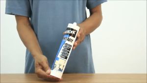 Silicone Sealant Dextone Sanitary 100% Sealant Anti Jamur Tahan Air\\n\\n Apa itu Sealant Tahan Air Dextone Sanitary?\\n\\nSealant tahan air Dextone Sanitary adalah sealant 100% silicone berkualitas tinggi yang dirancang khusus untuk digunakan pada area sanitasi seperti kamar mandi, dapur, dan area lain yang sering terkena air. Sealant ini memiliki sifat anti jamur dan tahan air yang membuatnya menjadi pilihan ideal untuk mencegah kebocoran dan kerusakan akibat air.\\n\\n Keunggulan Sealant Tahan Air Dextone Sanitary\\n\\nBeberapa keunggulan sealant tahan air Dextone Sanitary adalah sebagai berikut:\\n\\n- **Anti jamur**: Sealant ini memiliki sifat anti jamur yang efektif dalam mencegah pertumbuhan jamur pada area sanitasi.\\n- **Tahan air**: Sealant ini tahan terhadap air dan tidak mudah rusak oleh air, sehingga mampu melindungi area sanitasi dari kebocoran dan kerusakan akibat air.\\n- **Kualitas tinggi**: Sealant ini memiliki kualitas tinggi dan telah diproduksi oleh produsen yang terpercaya, Dextone.\\n\\n Manfaat Menggunakan Sealant Tahan Air Dextone Sanitary\\n\\nBeberapa manfaat menggunakan sealant tahan air Dextone Sanitary adalah sebagai berikut:\\n\\n- **Mencegah kebocoran**: Sealant ini mampu mencegah kebocoran pada area sanitasi dan menjaga kebersihan lingkungan.\\n- **Mencegah pertumbuhan jamur**: Sealant ini mampu mencegah pertumbuhan jamur pada area sanitasi dan menjaga kesehatan penghuni rumah.\\n- **Memperpanjang umur bangunan**: Sealant ini dapat memperpanjang umur bangunan dengan melindungi area sanitasi dari kerusakan akibat air.\\n\\n Cara Menggunakan Sealant Tahan Air Dextone Sanitary\\n\\nBerikut adalah langkah-langkah penggunaan sealant tahan air Dextone Sanitary:\\n\\n Persiapan Sebelum Penggunaan\\n\\nSebelum menggunakan sealant tahan air Dextone Sanitary, pastikan area sanitasi sudah bersih dan bebas dari kotoran dan debu. Bersihkan area sanitasi dengan menggunakan air sabun dan kain kering.\\n\\n Langkah-langkah Penggunaan Sealant Tahan Air Dextone Sanitary\\n\\n1. **Pilih area yang akan diberi sealant**: Pilih area sanitasi yang akan diberi sealant seperti sambungan keramik, sambungan pipa, atau sambungan lainnya.\\n2. **Oleskan sealant**: Oleskan sealant tahan air Dextone Sanitary pada area yang telah dipilih dengan menggunakan aplikator atau alat lain yang sesuai.\\n3. **Biarkan kering**: Biarkan sealant tahan air Dextone Sanitary kering selama beberapa jam sebelum digunakan kembali.\\n\\n Kelebihan Sealant Tahan Air Dextone Sanitary dibandingkan dengan Sealant 100% Silicone Lainnya\\n\\nBerikut adalah perbandingan antara sealant tahan air Dextone Sanitary dan sealant 100% silicone lainnya:\\n\\n Perbandingan dengan Sealant 100% Silicone Lainnya\\n\\nSealant tahan air Dextone Sanitary memiliki beberapa keunggulan dibandingkan dengan sealant 100% silicone lainnya, yaitu:\\n\\n- **Anti jamur**: Sealant tahan air Dextone Sanitary memiliki sifat anti jamur yang efektif dalam mencegah pertumbuhan jamur pada area sanitasi.\\n- **Tahan air**: Sealant tahan air Dextone Sanitary tahan terhadap air dan tidak mudah rusak oleh air, sehingga mampu melindungi area sanitasi dari kebocoran dan kerusakan akibat air.\\n- **Kualitas tinggi**: Sealant tahan air Dextone Sanitary memiliki kualitas tinggi dan telah diproduksi oleh produsen yang terpercaya, Dextone.\\n\\n Keunggulan Dextone Sanitary\\n\\nKeunggulan Dextone Sanitary adalah:\\n\\n- **Anti jamur**: Sealant tahan air Dextone Sanitary memiliki sifat anti jamur yang efektif dalam mencegah pertumbuhan jamur pada area sanitasi.\\n- **Tahan air**: Sealant tahan air Dextone Sanitary tahan terhadap air dan tidak mudah rusak oleh air, sehingga mampu melindungi area sanitasi dari kebocoran dan kerusakan akibat air.\\n- **Kualitas tinggi**: Sealant tahan air Dextone Sanitary memiliki kualitas tinggi dan telah diproduksi oleh produsen yang terpercaya, Dextone.\\n\\n Kesimpulan\\n\\nSealant tahan air Dextone Sanitary adalah sealant 100% silicone berkualitas tinggi yang dirancang khusus untuk digunakan pada area sanitasi. Sealant ini memiliki sifat anti jamur dan tahan air yang membuatnya menjadi pilihan ideal untuk mencegah kebocoran dan kerusakan akibat air. Sealant tahan air Dextone Sanitary memiliki beberapa keunggulan dibandingkan dengan sealant 100% silicone lainnya, seperti sifat anti jamur, tahan air, dan kualitas tinggi. Oleh karena itu, sealant tahan air Dextone Sanitary sangat direkomendasikan untuk digunakan pada area sanitasi.\n}