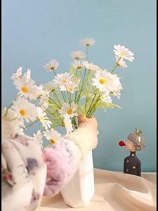 Bó 8 Hoa Cúc Họa Mi Trắng Vàng Rực Rỡ 1 Cành 5 Bông Trang Trí Nhà Cửa Decor Nhà Hàng Phụ Kiện Chụp Ảnh Siêu Xinh