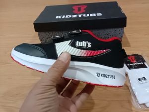 Sepatu Sekolah Anak Laki Laki Perempuan Cewek Cowok Warna Hitam Murah Tali Perekat Rekat Velcro Kecil Tanggung Umur Usia PAUD TK SD SMP SMA Kelas 1 2 3 4 5 6 7 8 9 0 Tahun-KIDZTUBS1158040824