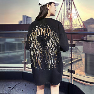 เสื้อยืดแขนสั้นผ้าฝ้ายแท้ by แฟชั่นฤดูร้อน 2025 สำหรับผู้ชายและผู้หญิง ทรงหลวม ระบายอากาศได้ดี ลำลอง สวมใส่สบาย คอกลม ลายโลโก้แบรนด์