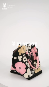 PLAYBOY รุ่น Hana mini bucket bag กระเป๋าสะพายถือผู้หญิง รหัส ST-BS254PB139 ดีไซน์ขนมจีบ ไหมพรมถักลายโลโก้