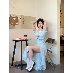 ชุดเดรสยาวคอวีแขนกุดผูกโบว์ลายผีเสื้อสุดหวานสำหรับผู้หญิงในช่วงฤดูร้อน ชุดเดรสยาวปานกลางทรงเอเข้ารูป