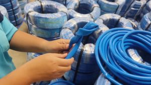 สายยางรดน้ำต้นไม้ ม้วน30เมตร สายยางสีฟ้า นุ่มเด้งรถเหยียบไม่แตกไม่เป็นตะไคร่ สีน้ำ 4-5หุน/6หุน/1นิว