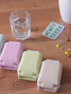 8 Grid Clamshell Design Medicine Tablet Pill Storage Organizer Heavy Duty Light Weight for Travel
