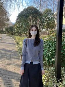 สีเทาเข้ม ถักเปิด คาร์ดิเกน ผู้หญิง ฤดูใบไม้ผลิ ฤดูใบไม้ร่วง 2024 บล็อกสีใหม่ หลวม การประกบคอกลม พรางหุ่น เสื้อสเวตเตอร์ เสื้อแจ็คเก็ต