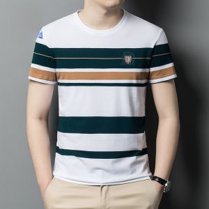 ROMON | เสื้อยืดแขนสั้นผ้าไหมน้ำแข็งหลวมๆ สำหรับผู้ชาย ทรงหลวมๆ ลำลอง ลายทาง คอตั้ง ระบายอากาศได้ดี ฤดูร้อน 2023 แบรนด์ Romon