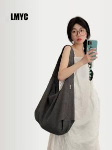 กระเป๋าสะพายไหล่ทรงสี่เหลี่ยมขนานด้านในสีสันสดใส ความจุขนาดใหญ่ กระเป๋าสตางค์ใต้วงแขน กระเป๋าสะพายไหล่แบบลำลองสำหรับเดินทาง