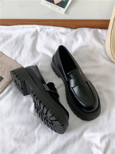 รองเท้าส้นหนาแบบสวมหัวกลมสีดำสไตล์อังกฤษสำหรับผู้หญิงในช่วงฤดูใบไม้ผลิและฤดูใบไม้ร่วง สวมใส่สบาย รองเท้าสวมแบบสวมหัวกลมสีดำ