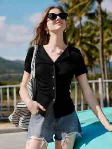 XIANGYING | Áo Thun Cổ V Tay Ngắn Form Slim Fit Thiết Kế Mỏng Nhẹ