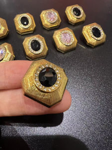 Áo Len Dệt Kim Cổ Tròn Cài Nút Kim Loại Đá Quý Kiểu Mới Cổ Điển Hình Dạng Khác Thường Áo Khoác Ngoài Áo Sơ Mi Váy