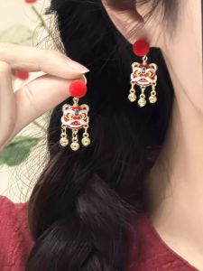 New Year Atmosphere Bell Lion Wake up Ear Cufflinks High Quality Velvet Ball Ball Earrings Spring Festival Celebration Red Female Accessories