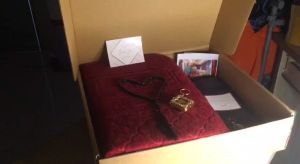 Set Gift Box Islamik untuk Lelaki : Sejadah + Kain Pelikat + Free Gambar Pelanggan & Wish Card + Tasbih