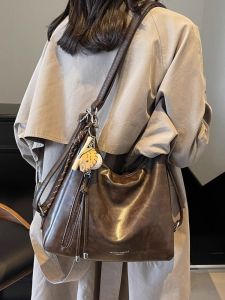 Retro High-End Commuter Bag Womens Large Capacity Shoulder Crossbody Bag Fashionable Versatile Tote Bag for Daily Use