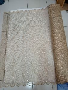 kain/bahan tile piramid