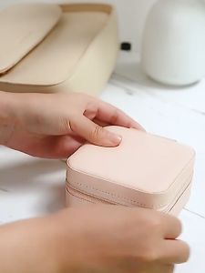 กล่องเครื่องประดับ กล่องใส่เครื่องประดับ ขนาดพกพา ที่เก็บเครื่องประดับ กล่องเก็บต่างหู ข้างในเป็นกำมะหยี่