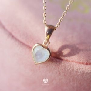 Rosenmarry/ สร้อยคอพร้อมจี้พลอยลาบราโดไลท์แท้ทรงหัวใจ พลอยดิบ ตัวเรือนเงินแท้ RN003 พลอยแท้เสริมดวง จี้พลอยหัวใจ ของขวัญ