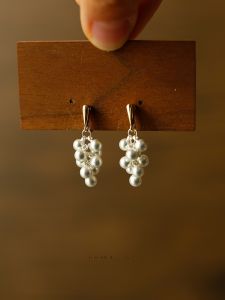 Cool Metal Grape Cluster Ear Cuffs Luxury Sensation Lightweight Fashionable Design Versatile Accessory Elegant Atmosphere