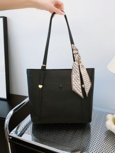 กระเป๋าถือทรงสี่เหลี่ยมผืนผ้า PU ขนาดใหญ่ กระเป๋าสะพายไหล่แบบหนังสัมผัสได้สำหรับผู้หญิง กระเป๋าสะพายไหล่แบบลำลอง กระเป๋าสะพายข้าง