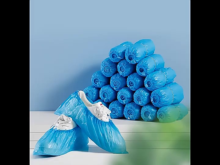100pcs One-time use waterproof shoe covers. The plastic shoe covers are used to protect the indoor floor.
