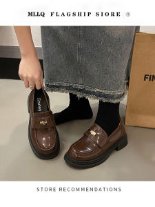 รองเท้าหนังสีน้ำตาลสไตล์อังกฤษย้อนยุคสำหรับผู้หญิง รองเท้าลำลองแบบสวม ส้นหนา ทรงหัวมน แฟชั่นฤดูใบไม้ผลิ 2025 รองเท้าหนังสีน้ำตาลแบบสวมสบาย