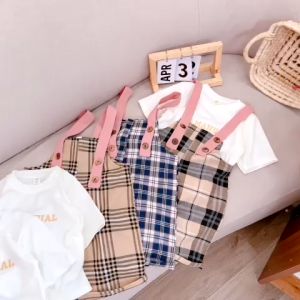 Yếm kẻ caro kèm áo trắng thêu chữ cho bé trai bé gái