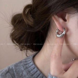 Elegant Irregular Bull Horn Shaped Hoop Earrings Womens Fashion Jewelry Simple Circle Design Luxury Feelings Ear Cuffs