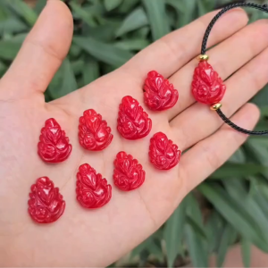 Q2612 Charm hồ ly chúa Ngọc Huyết Đỏ sẵn lỗ 2li hợp Hỏa & Thổ - Phong Thủy TUDO