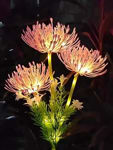 Solar LED 3 Head Flower Lights Mothers Day Easter Xmas Decor Outdoor Waterproof LED Solar Lights with Glowing Flowers Stems for Garden Lawn Yard Seashore Holiday Flower Lamp