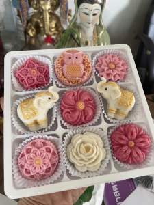 เซ็ตขนมอารัวมงคลเ 9ชิ้น  นำไปเป็นของฝากก็ได้นำไปถวายก็ปังค่ะ