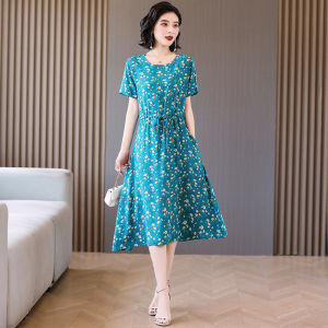 ชุดเดรสผ้าป๊อปปลิ้นแบบวัยรุ่นสไตล์ตะวันตกมีออร่าแบบใหม่สำหรับผู้หญิงเดรสผ้าฝ้ายเทียมลายดอกไม้เล็กใส่ด้านนอกใส่แล้วดูผอมเพรียวใส่ช่วงฤดูร้อนสำหรับคุณแม่